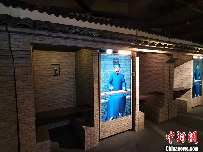 展覽現(xiàn)場還原的考棚。a target='_blank' href='http://www.chinanews.com/' 中新網(wǎng)/a記者 宋宇晟 攝