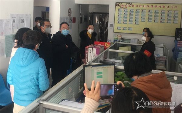 青海道遠(yuǎn)環(huán)?？萍加邢薰军h支部慰問社區(qū)工作者 (1).jpg