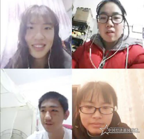 志愿者與家長(zhǎng)、學(xué)生交流.jpg