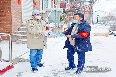 工作隊員進行崗位交接.jpg
