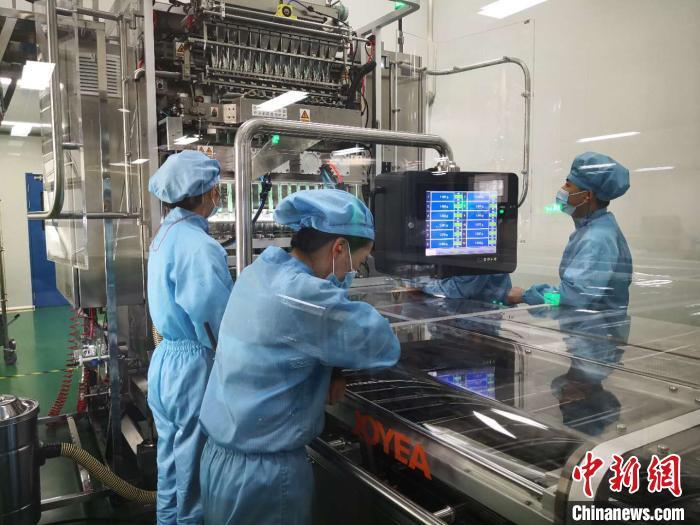 資料圖：某藥企自動化生產(chǎn)線正在生產(chǎn)中成藥。劉薛梅 攝