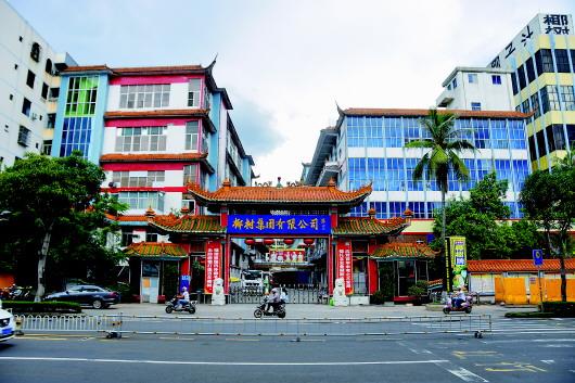 ▲椰樹集團大門。受訪者供圖