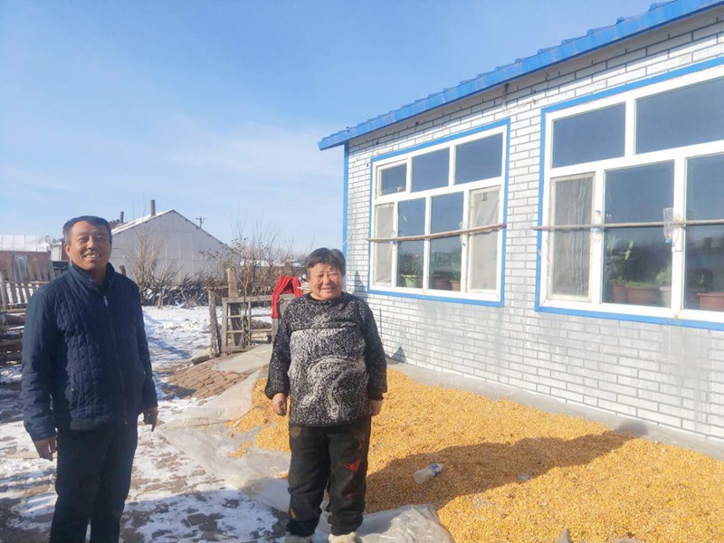 2 張彬 李桂蘭：被評為自力更生光榮戶.jpg