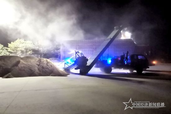 第二管理區(qū)幫助種植戶聯(lián)系糧商助力新糧變現(xiàn) 朱曉義 攝.jpg