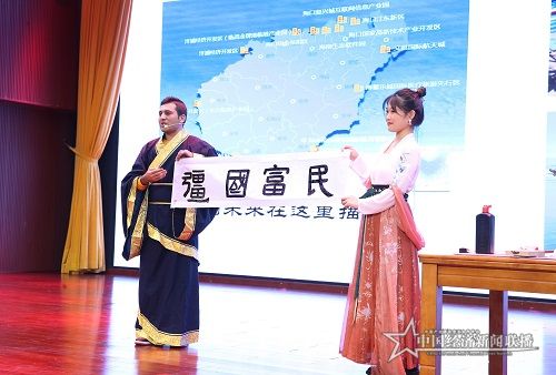 參賽國際學(xué)生展示語言才能和中華才藝 (6).jpg