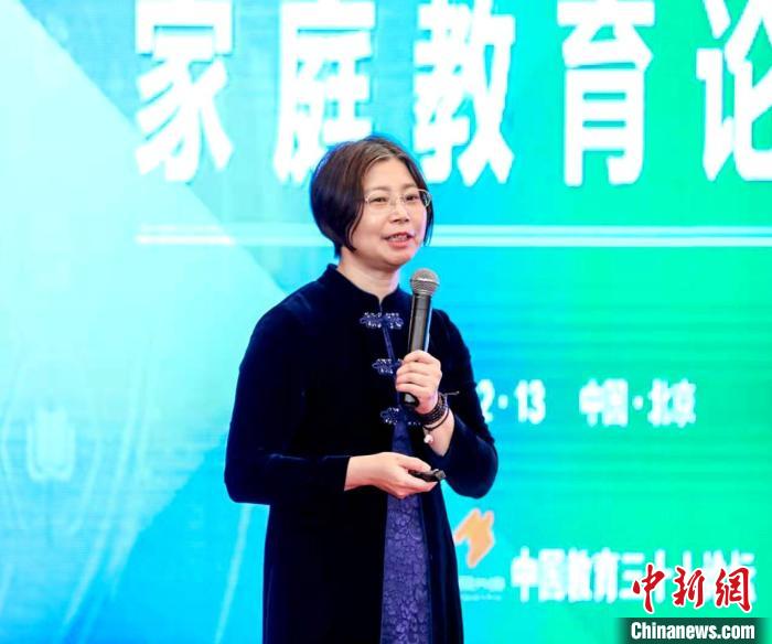 北京師范大學(xué)心理健康與教育研究所所長邊玉芳作報告。余占江 攝