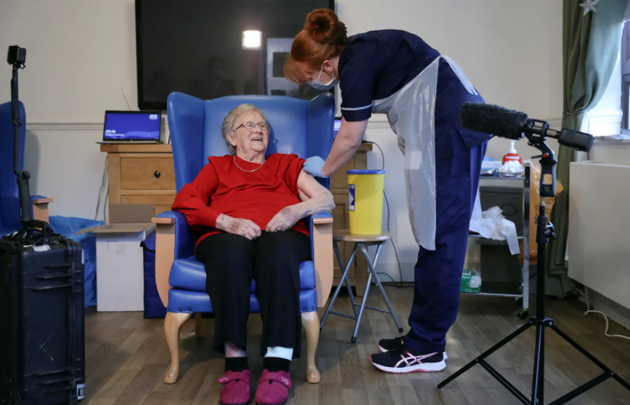 隨著接種疫苗的人越來越多，科學(xué)家預(yù)計養(yǎng)老院中檢測呈陽性的人會越來越少