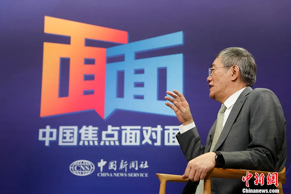 全國政協(xié)常委、經(jīng)濟委員會副主任楊偉民接受中新社“中國焦點面對面”專訪。中新社記者 蔣啟明 攝