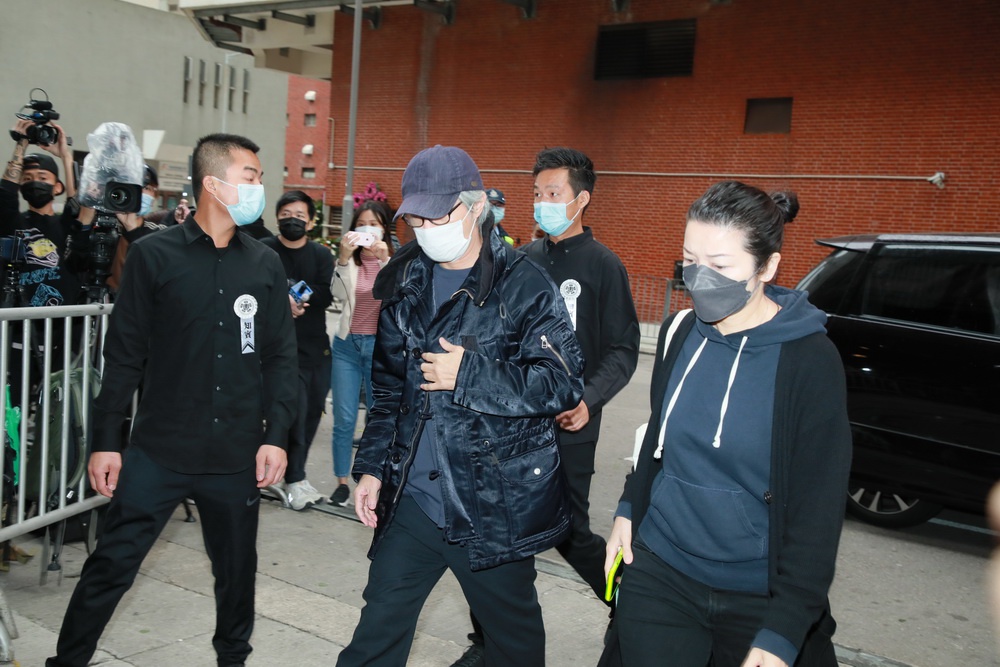 香港著名演員、導(dǎo)演周星馳到殯儀館悼念吳孟達(dá)。