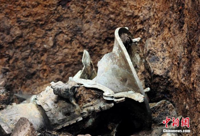 “祭祀坑”里的文物。 安源 攝