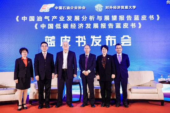 雷涯鄰、蔣慶哲、周吉平、魏貴軍、唐宜紅、鄭新業(yè)(由左至右)