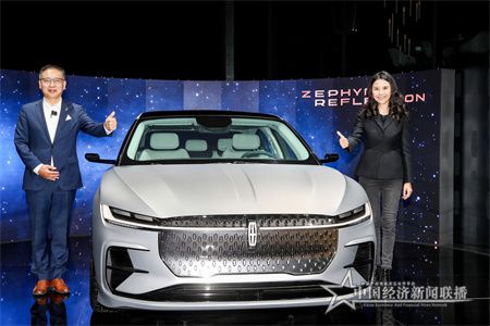 01. 福特中國總裁兼首席執(zhí)行官陳安寧與林肯中國總裁毛京波.jpg