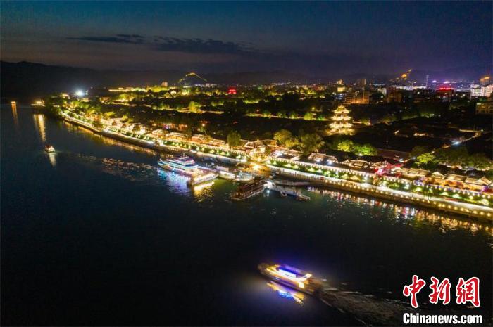 閬中不夜城。閬中市委宣傳部供圖 閬中市委宣傳部供圖 攝