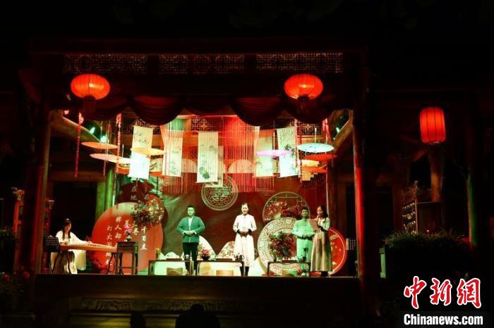 閬中民俗節(jié)目表演。閬中市委宣傳部供圖 攝