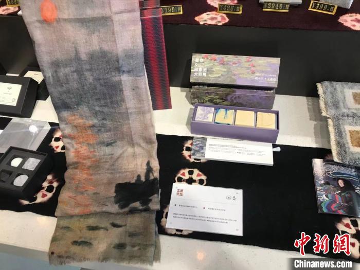 牦牛絨圍巾等展品。王子濤 攝