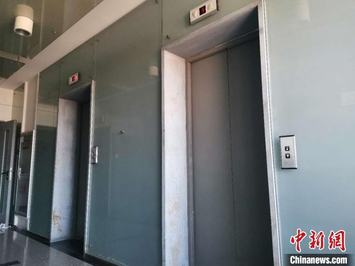 資料圖：山東一小區(qū)內(nèi)的電梯。郝學娟 攝
