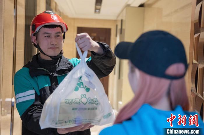 數(shù)字化讓“菜籃子”更靠譜 叮咚買(mǎi)菜供圖