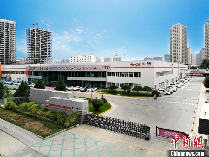 圖為航拍甘肅中糧可口可樂飲料有限公司及周邊景觀，高樓林立。(資料圖) 受訪者供圖