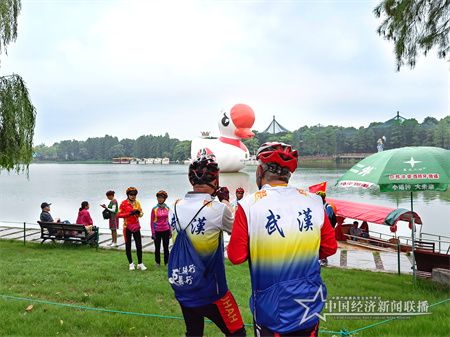 氣模蘭小白在東湖 (6) 羅藝.jpg