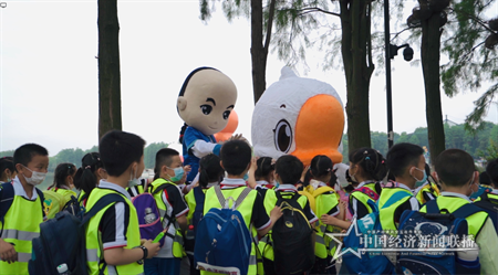 人偶蘭小白、小師爺在東湖綠道 (2) 羅藝.png