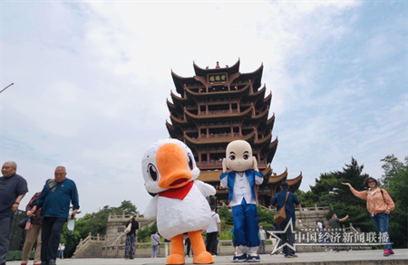 人偶蘭小白、小師爺在黃鶴樓 (2) 蘇立強.png