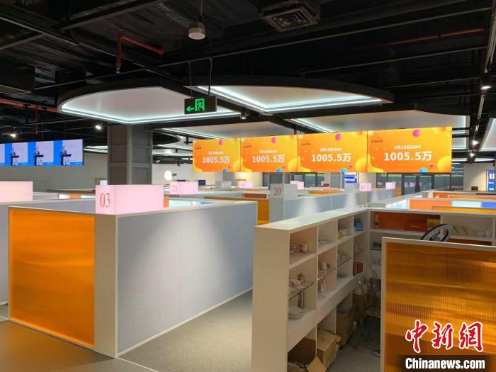 圖為景德鎮(zhèn)陶溪川Live直播基地。李韻涵 攝