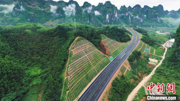 都巴高速解決廣西瑤鄉(xiāng)民眾出行難題。