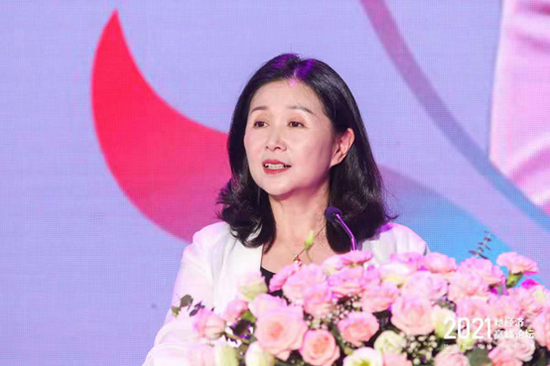 《非誠(chéng)勿擾》原點(diǎn)評(píng)嘉賓、南京大學(xué)社會(huì)系社會(huì)心理學(xué)博士黃菡。圖片來源：界面海南