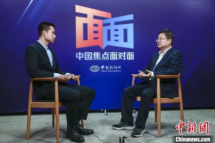 中銀證券全球首席經(jīng)濟學(xué)家、國家外匯局國際收支司原司長管濤接受a target='_blank' href='http://www.chinanews.com/'中新社/a“中國焦點面對面”專訪。a target='_blank' href='http://www.chinanews.com/'中新社/a記者 賈天勇 攝