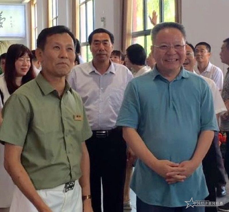2019年時任海南省省長、現(xiàn)任海南省委書記沈曉明（右）考察調(diào)研南國集團.jpg
