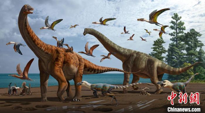 中國絲路巨龍(左)與新疆哈密巨龍(右)及哈密翼龍動物群生態(tài)復(fù)原圖(創(chuàng)作/趙闖，科學(xué)指導(dǎo)/汪筱林)。中科院古脊椎所 供圖