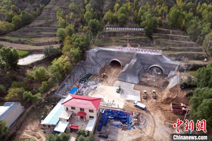 圖為施工現(xiàn)場。徐克榮 攝