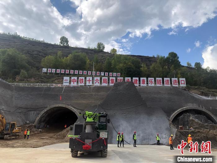 圖為施工現(xiàn)場。徐克榮 攝