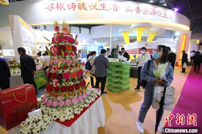 圖為農(nóng)交會(huì)現(xiàn)場(chǎng)。張?jiān)?攝