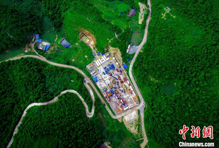 圖為涪陵頁巖氣田焦頁106平臺鳥瞰。中國石化江漢油田涪陵頁巖氣公司供圖