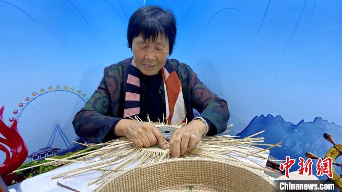 山東省人民政府11日召開(kāi)“全面小康奮進(jìn)山東”主題系列新聞發(fā)布會(huì)濱州專(zhuān)場(chǎng)。孫婷婷 攝