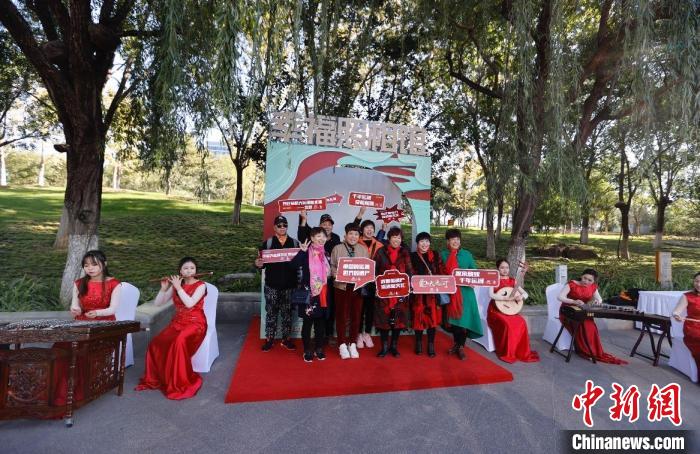 10月17日，“千年運(yùn)河千里行”暨“愛(ài)上大運(yùn)河”中外媒體采風(fēng)活動(dòng)在北京啟動(dòng)。a target='_blank' href='http://www.chinanews.com/'中新社/a記者 盛佳鵬 攝