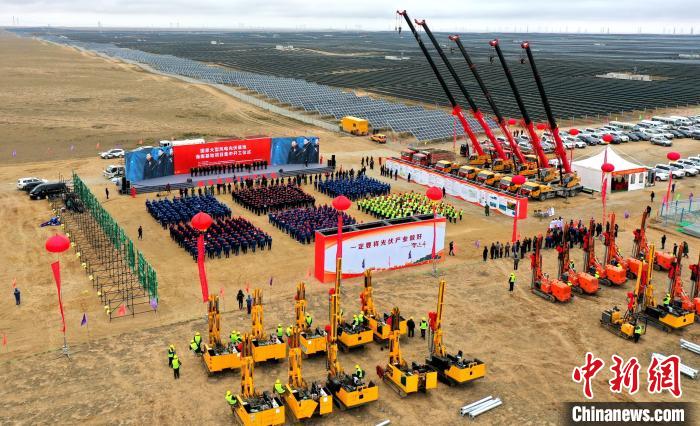 圖為無人機(jī)航拍開工儀式現(xiàn)場(chǎng)。孫睿 攝