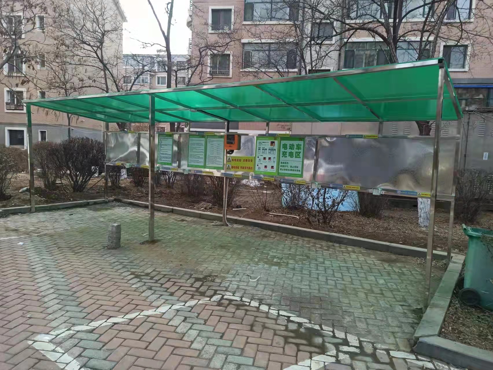 小區(qū)充電站.jpg