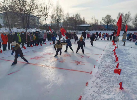 下城子鎮(zhèn)第二小學(xué)冰上速滑賽.jpg