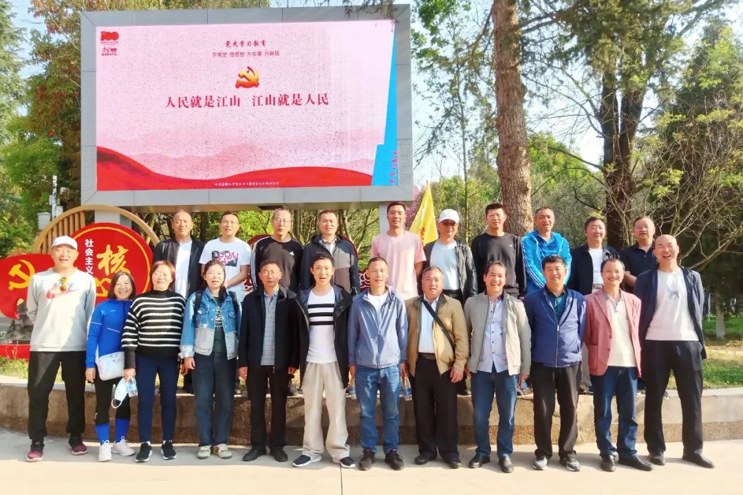 參觀愛國主義教育基地--?？诹謭?jpg