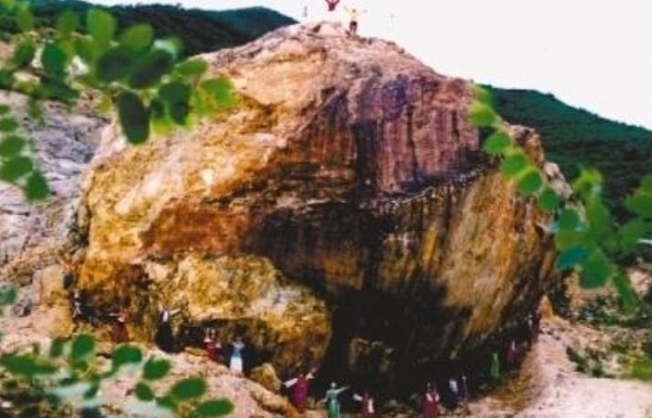 總重量6萬噸的巨型玉體——“岫巖玉皇”。.jpg