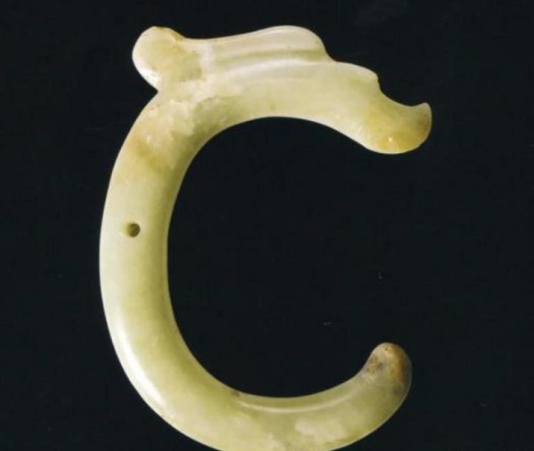 紅山文化岫巖玉器 玉C龍.jpg