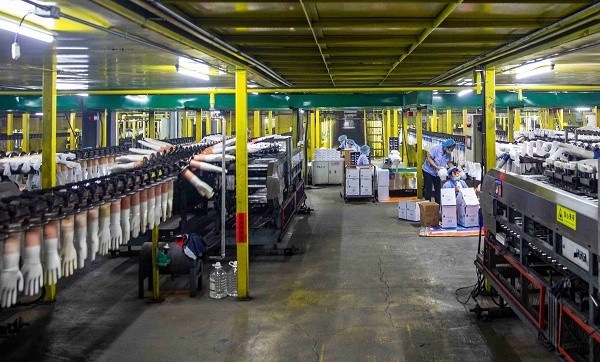 尚威醫(yī)療車間   王鑫.jpg