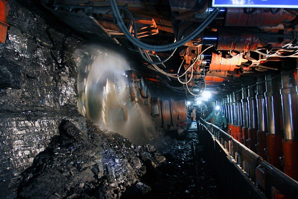 現(xiàn)代化礦井綜采工作面   張貴民.jpg