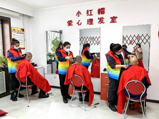 小紅帽“愛(ài)心理發(fā)”志愿服務(wù) (2).jpg