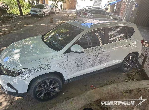 20231106  福安男子酒后在小車上亂涂鴉1.jpeg