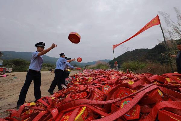 20231109  福安集中銷毀煙花爆竹.jpeg