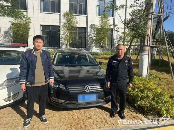 20231211  法院交警執(zhí)行聯(lián)動(dòng) 逃竄“老賴”3.jpg?v=1702284112