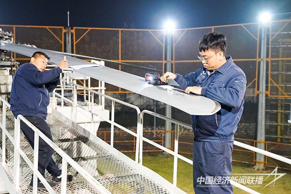 20231212  航空工業(yè)昌飛復材槳葉2.jpg?v=1702362509